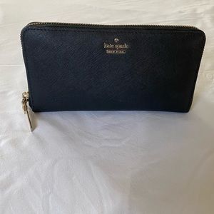 Kate Spade 🩷Black Pebbled Leather Zip Around Wallet.